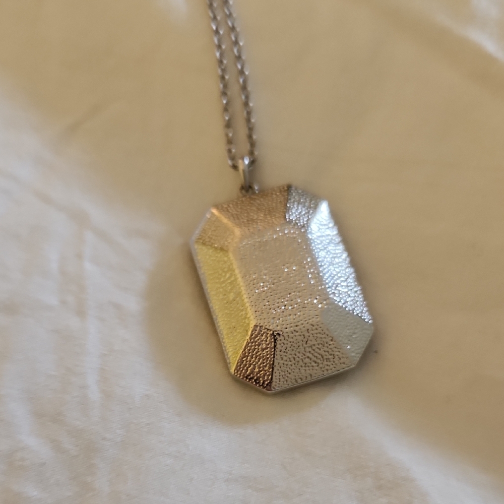 Elegant Silver Necklace with Green emerald  Pendant - Picture 3 of 5